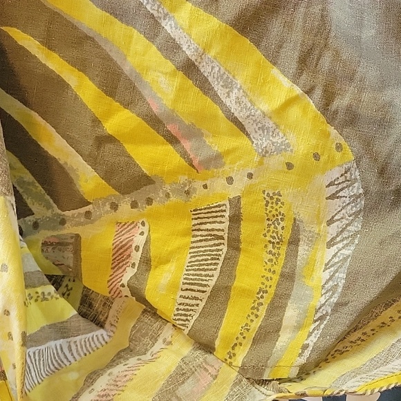 Patagonia Women's Shorts in Tan with Yellow Accents - Picture 4 of 5